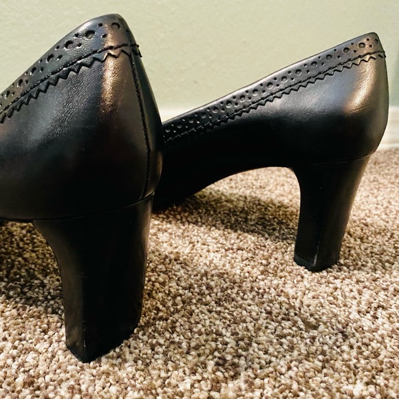 EUC Vintage Franco Sarto Black Leather Heeled Square Toed Penny Loafers - Picture 9 of 17